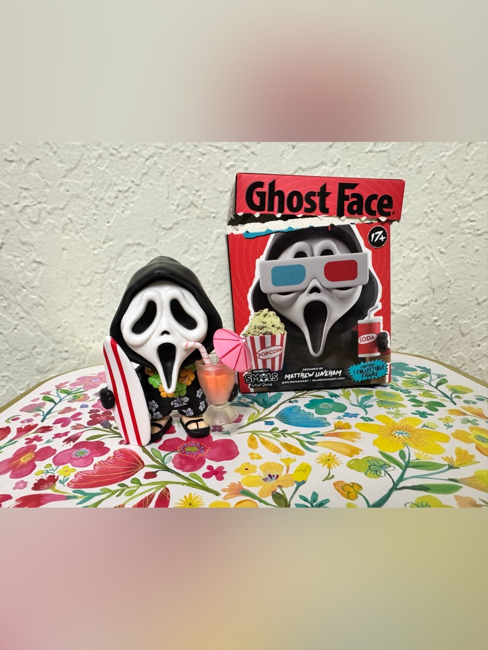 CULTUREFLY - MATTHEW UNEHAM Mystery Ghost Face Vinyl Figurine - Beach Themed